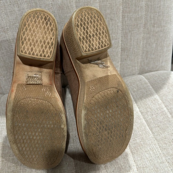 Taupe heeled booties - Picture 5 of 8